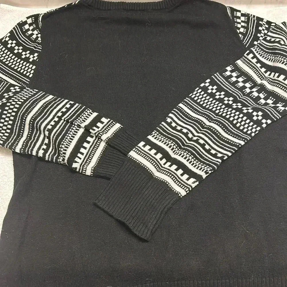 Merona Woman Lightweight Black/White Striped Sweater Size Large - Picture 7 of 8